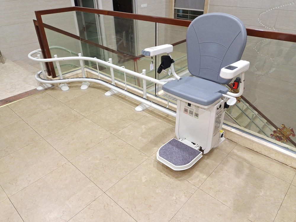 曲線(xiàn)座椅電梯