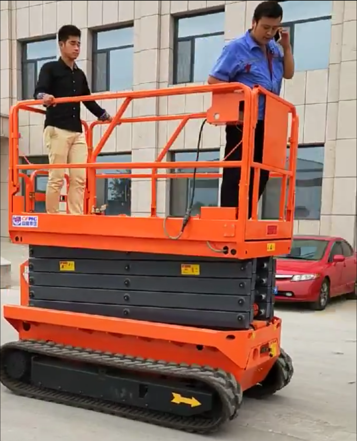 履帶式全自行移動液壓升降機(jī)