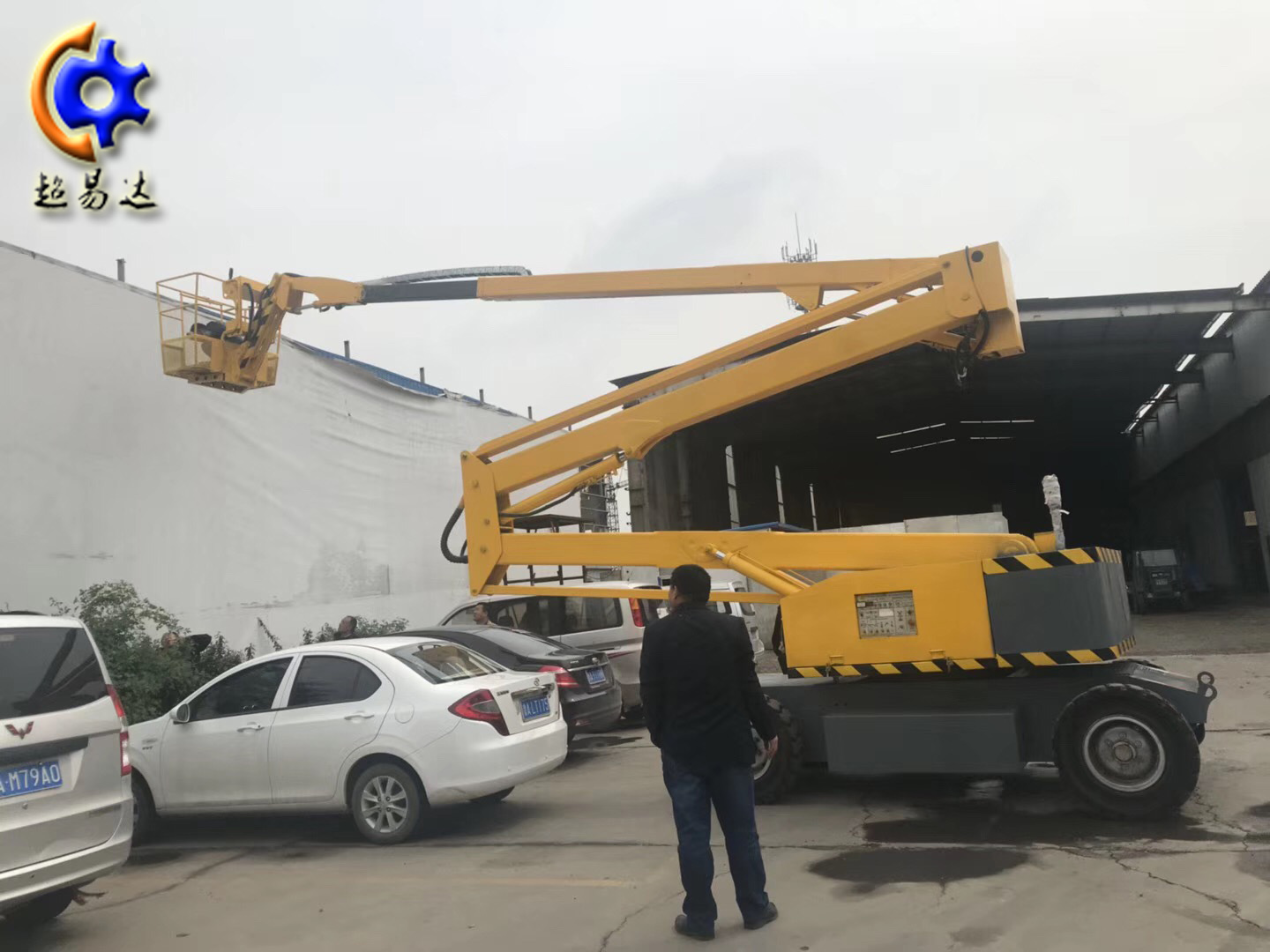 自行折臂式升降機(jī)