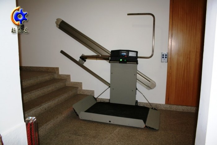 直軌斜掛式輪椅升降平臺(tái)